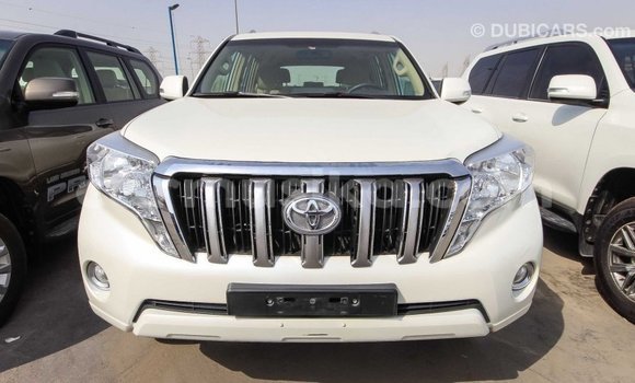 Acheter Import Voiture Toyota Prado Blanc à Import - Dubai, Harare Acheter Import Voiture Toyota Prado Blanc à Import - Dubai, Harare
