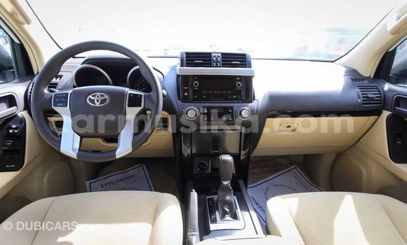 Acheter Import Voiture Toyota Prado Blanc à Import - Dubai, Harare Acheter Import Voiture Toyota Prado Blanc à Import - Dubai, Harare