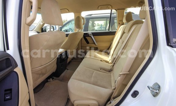 Acheter Import Voiture Toyota Prado Blanc à Import - Dubai, Harare Acheter Import Voiture Toyota Prado Blanc à Import - Dubai, Harare