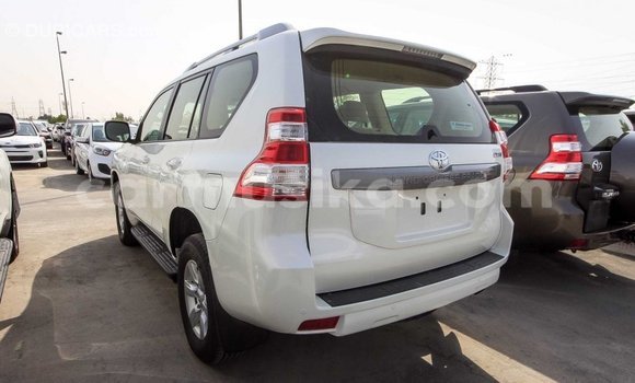 Acheter Import Voiture Toyota Prado Blanc à Import - Dubai, Harare Acheter Import Voiture Toyota Prado Blanc à Import - Dubai, Harare