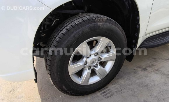 Acheter Import Voiture Toyota Prado Blanc à Import - Dubai, Harare Acheter Import Voiture Toyota Prado Blanc à Import - Dubai, Harare