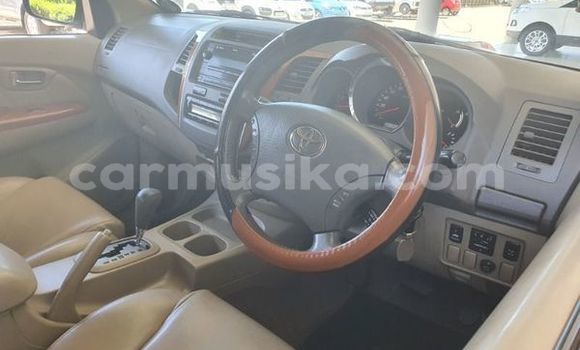 Nunua Ilio tumika Toyota Fortuner Beige Gari ndani ya Beitbridge nchini Matabeleland Kusini Nunua Ilio tumika Toyota Fortuner Beige Gari ndani ya Beitbridge nchini Matabeleland Kusini