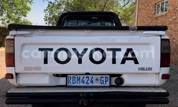 Buy Used Toyota Hilux White Car in Beitbridge in Matabeleland South Buy Used Toyota Hilux White Car in Beitbridge in Matabeleland South