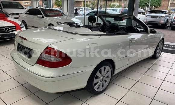Tenga Tsaru Mercedes‒Benz CLK–Class Chena Mota in Beitbridge in Matabeleland South Tenga Tsaru Mercedes‒Benz CLK–Class Chena Mota in Beitbridge in Matabeleland South