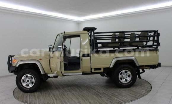 Acheter Occasion Voiture Toyota Land Cruiser Beige à Beitbridge, Matabeleland South Acheter Occasion Voiture Toyota Land Cruiser Beige à Beitbridge, Matabeleland South