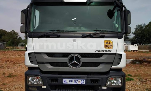 Acheter Occasion Voiture Mercedes‒Benz W186 Blanc à Beitbridge, Matabeleland South Acheter Occasion Voiture Mercedes‒Benz W186 Blanc à Beitbridge, Matabeleland South