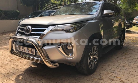Acheter Occasion Voiture Toyota Fortuner Gris à Beitbridge, Matabeleland South Acheter Occasion Voiture Toyota Fortuner Gris à Beitbridge, Matabeleland South