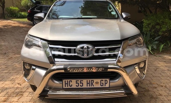 Acheter Occasion Voiture Toyota Fortuner Gris à Beitbridge, Matabeleland South Acheter Occasion Voiture Toyota Fortuner Gris à Beitbridge, Matabeleland South