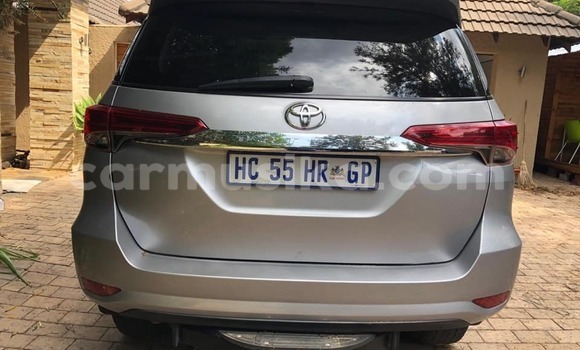 Acheter Occasion Voiture Toyota Fortuner Gris à Beitbridge, Matabeleland South Acheter Occasion Voiture Toyota Fortuner Gris à Beitbridge, Matabeleland South