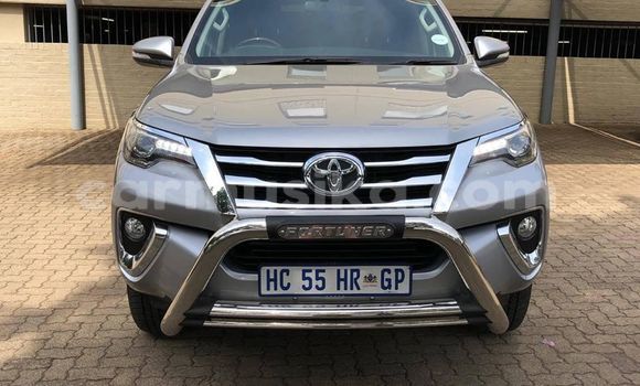 Acheter Occasion Voiture Toyota Fortuner Gris à Beitbridge, Matabeleland South Acheter Occasion Voiture Toyota Fortuner Gris à Beitbridge, Matabeleland South