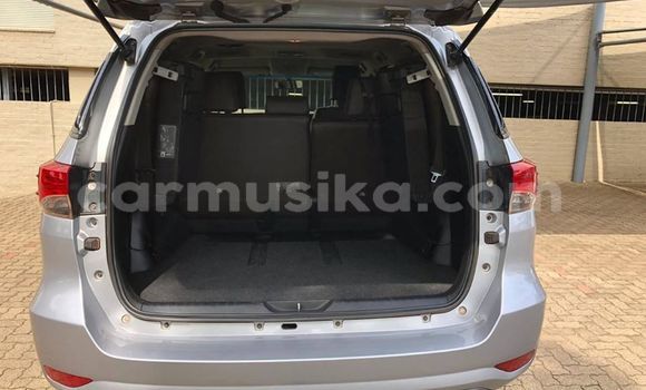 Acheter Occasion Voiture Toyota Fortuner Gris à Beitbridge, Matabeleland South Acheter Occasion Voiture Toyota Fortuner Gris à Beitbridge, Matabeleland South
