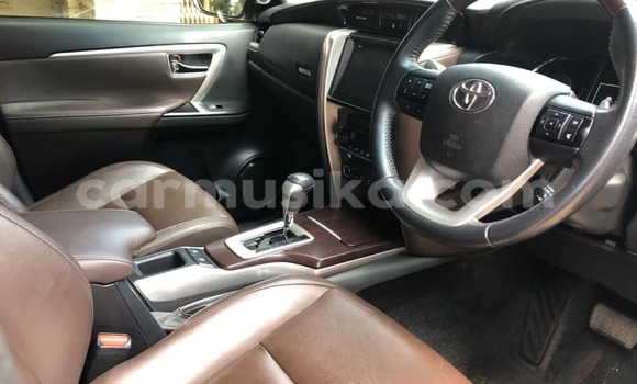 Acheter Occasion Voiture Toyota Fortuner Gris à Beitbridge, Matabeleland South Acheter Occasion Voiture Toyota Fortuner Gris à Beitbridge, Matabeleland South