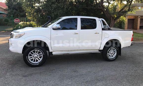 Acheter Occasion Voiture Toyota Hilux Blanc à Beitbridge, Matabeleland South Acheter Occasion Voiture Toyota Hilux Blanc à Beitbridge, Matabeleland South