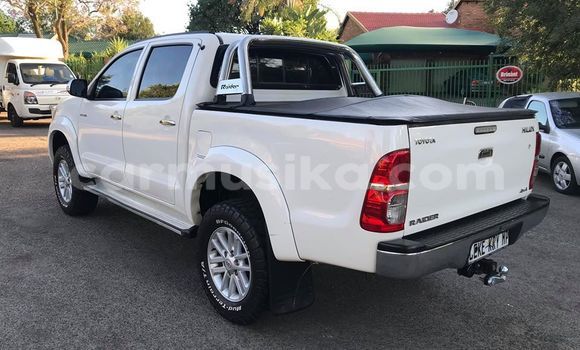 Acheter Occasion Voiture Toyota Hilux Blanc à Beitbridge, Matabeleland South Acheter Occasion Voiture Toyota Hilux Blanc à Beitbridge, Matabeleland South