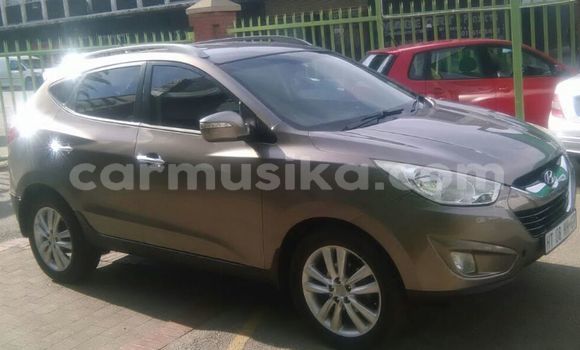 Acheter Occasion Voiture Hyundai ix35 Gris à Beitbridge, Matabeleland South Acheter Occasion Voiture Hyundai ix35 Gris à Beitbridge, Matabeleland South