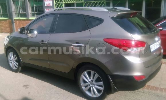 Acheter Occasion Voiture Hyundai ix35 Gris à Beitbridge, Matabeleland South Acheter Occasion Voiture Hyundai ix35 Gris à Beitbridge, Matabeleland South