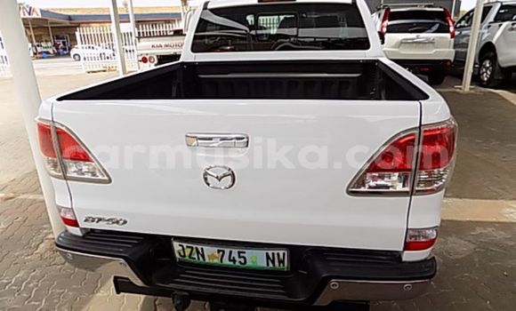 Acheter Occasion Voiture Mazda BT-50 Blanc à Beitbridge, Matabeleland South Acheter Occasion Voiture Mazda BT-50 Blanc à Beitbridge, Matabeleland South