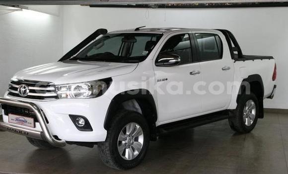 Buy New Toyota Hilux White Car in Beitbridge in Matabeleland South Buy New Toyota Hilux White Car in Beitbridge in Matabeleland South