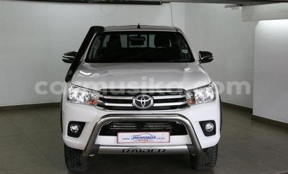 Buy New Toyota Hilux White Car in Beitbridge in Matabeleland South Buy New Toyota Hilux White Car in Beitbridge in Matabeleland South