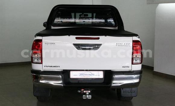 Buy New Toyota Hilux White Car in Beitbridge in Matabeleland South Buy New Toyota Hilux White Car in Beitbridge in Matabeleland South