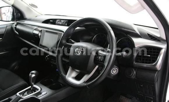 Buy New Toyota Hilux White Car in Beitbridge in Matabeleland South Buy New Toyota Hilux White Car in Beitbridge in Matabeleland South