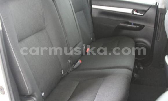 Buy New Toyota Hilux White Car in Beitbridge in Matabeleland South Buy New Toyota Hilux White Car in Beitbridge in Matabeleland South