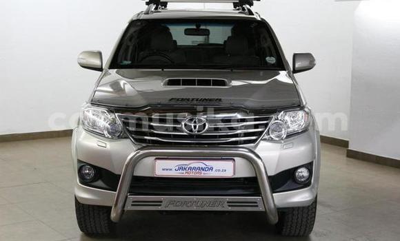 Acheter Occasion Voiture Toyota Fortuner Blanc à Beitbridge, Matabeleland South Acheter Occasion Voiture Toyota Fortuner Blanc à Beitbridge, Matabeleland South