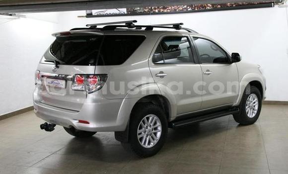 Acheter Occasion Voiture Toyota Fortuner Blanc à Beitbridge, Matabeleland South Acheter Occasion Voiture Toyota Fortuner Blanc à Beitbridge, Matabeleland South