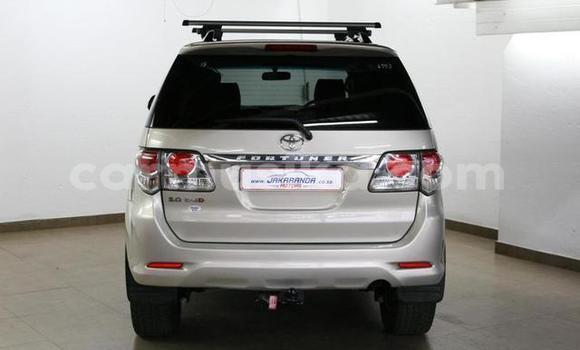 Acheter Occasion Voiture Toyota Fortuner Blanc à Beitbridge, Matabeleland South Acheter Occasion Voiture Toyota Fortuner Blanc à Beitbridge, Matabeleland South