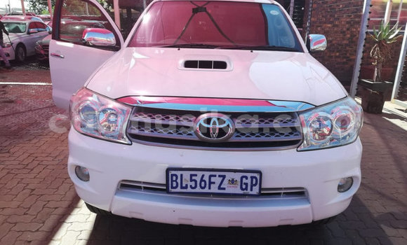 Acheter Occasion Voiture Toyota Fortuner Blanc à Beitbridge, Matabeleland South Acheter Occasion Voiture Toyota Fortuner Blanc à Beitbridge, Matabeleland South