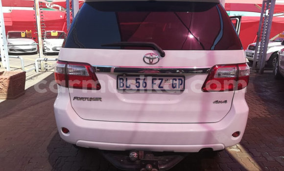 Acheter Occasion Voiture Toyota Fortuner Blanc à Beitbridge, Matabeleland South Acheter Occasion Voiture Toyota Fortuner Blanc à Beitbridge, Matabeleland South