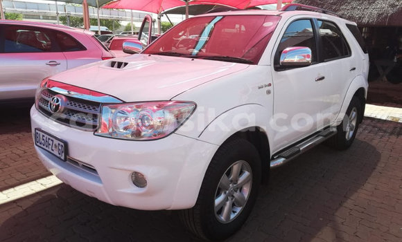 Acheter Occasion Voiture Toyota Fortuner Blanc à Beitbridge, Matabeleland South Acheter Occasion Voiture Toyota Fortuner Blanc à Beitbridge, Matabeleland South