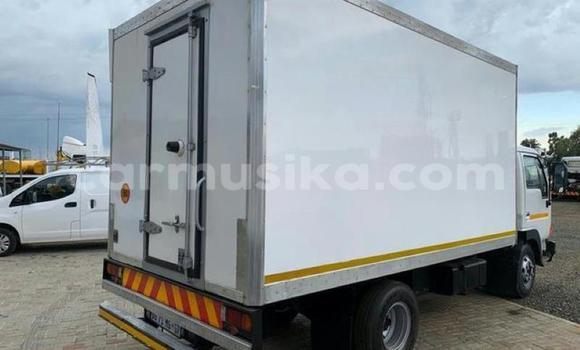 Acheter Occasion Utilitaire Nissan UD Blanc à Beitbridge, Matabeleland South Acheter Occasion Utilitaire Nissan UD Blanc à Beitbridge, Matabeleland South