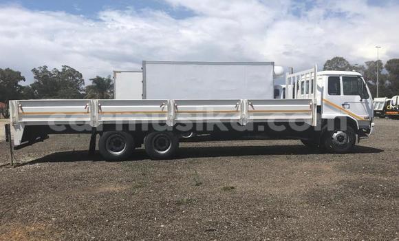 Acheter Occasion Utilitaire Nissan UD Blanc à Beitbridge, Matabeleland South Acheter Occasion Utilitaire Nissan UD Blanc à Beitbridge, Matabeleland South