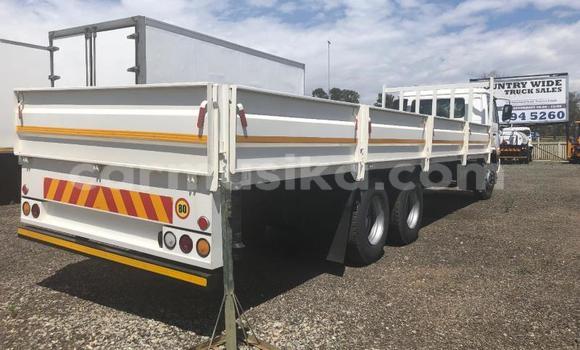 Acheter Occasion Utilitaire Nissan UD Blanc à Beitbridge, Matabeleland South Acheter Occasion Utilitaire Nissan UD Blanc à Beitbridge, Matabeleland South