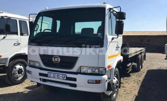 Acheter Occasion Utilitaire Nissan UD Blanc à Beitbridge, Matabeleland South Acheter Occasion Utilitaire Nissan UD Blanc à Beitbridge, Matabeleland South