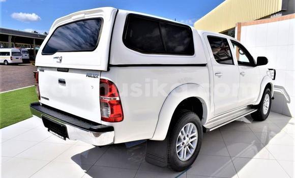Acheter Occasion Voiture Toyota Hilux Blanc à Beitbridge, Matabeleland South Acheter Occasion Voiture Toyota Hilux Blanc à Beitbridge, Matabeleland South