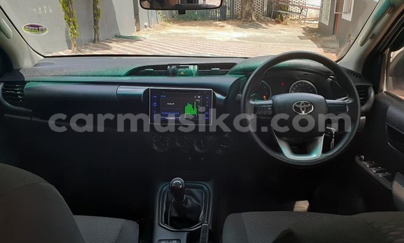 Acheter Occasion Voiture Toyota Hilux Blanc à Beitbridge, Matabeleland South Acheter Occasion Voiture Toyota Hilux Blanc à Beitbridge, Matabeleland South