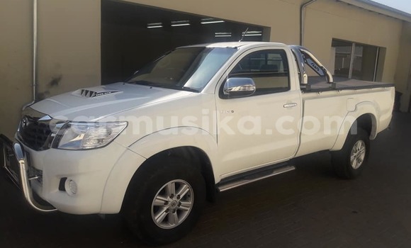 Acheter Occasion Voiture Toyota Hilux Blanc à Beitbridge, Matabeleland South Acheter Occasion Voiture Toyota Hilux Blanc à Beitbridge, Matabeleland South