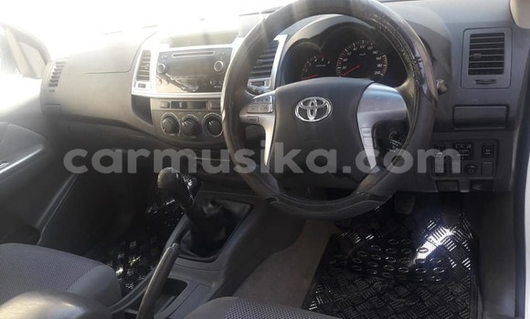 Acheter Occasion Voiture Toyota Hilux Blanc à Beitbridge, Matabeleland South Acheter Occasion Voiture Toyota Hilux Blanc à Beitbridge, Matabeleland South
