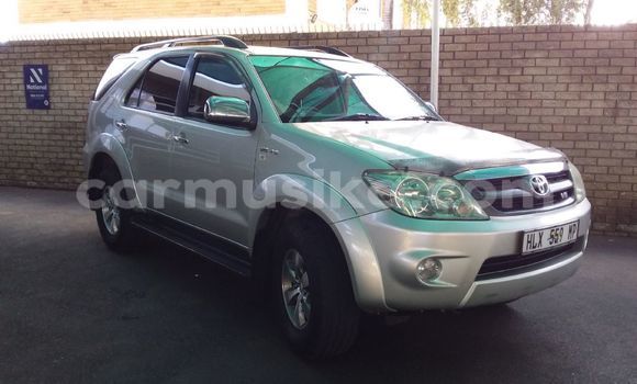 Acheter Occasion Voiture Toyota Fortuner Gris à Beitbridge, Matabeleland South Acheter Occasion Voiture Toyota Fortuner Gris à Beitbridge, Matabeleland South