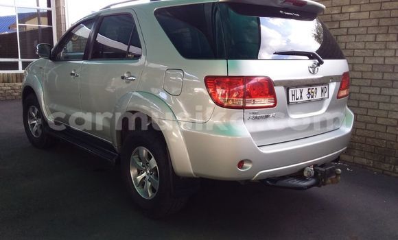 Acheter Occasion Voiture Toyota Fortuner Gris à Beitbridge, Matabeleland South Acheter Occasion Voiture Toyota Fortuner Gris à Beitbridge, Matabeleland South