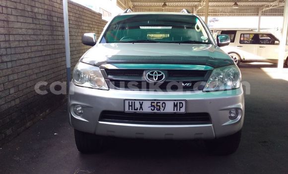 Acheter Occasion Voiture Toyota Fortuner Gris à Beitbridge, Matabeleland South Acheter Occasion Voiture Toyota Fortuner Gris à Beitbridge, Matabeleland South
