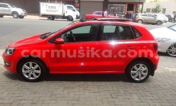 Nunua Ilio tumika Volkswagen Polo Nyekundu Gari ndani ya Beitbridge nchini Matabeleland Kusini Nunua Ilio tumika Volkswagen Polo Nyekundu Gari ndani ya Beitbridge nchini Matabeleland Kusini