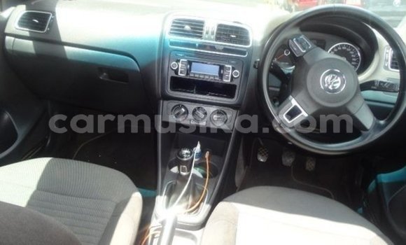 Nunua Ilio tumika Volkswagen Polo Nyekundu Gari ndani ya Beitbridge nchini Matabeleland Kusini Nunua Ilio tumika Volkswagen Polo Nyekundu Gari ndani ya Beitbridge nchini Matabeleland Kusini