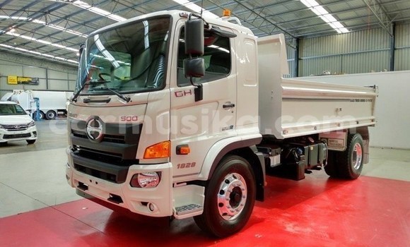 Buy Used Hino Ranger White Truck in Beitbridge in Matabeleland South Buy Used Hino Ranger White Truck in Beitbridge in Matabeleland South