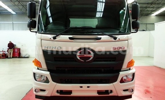 Buy Used Hino Ranger White Truck in Beitbridge in Matabeleland South Buy Used Hino Ranger White Truck in Beitbridge in Matabeleland South