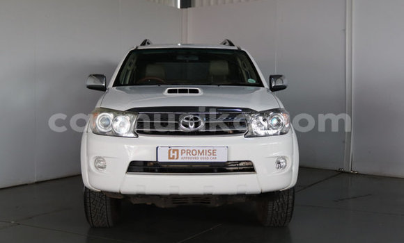 Buy Used Toyota Fortuner White Car in Beitbridge in Matabeleland South Buy Used Toyota Fortuner White Car in Beitbridge in Matabeleland South
