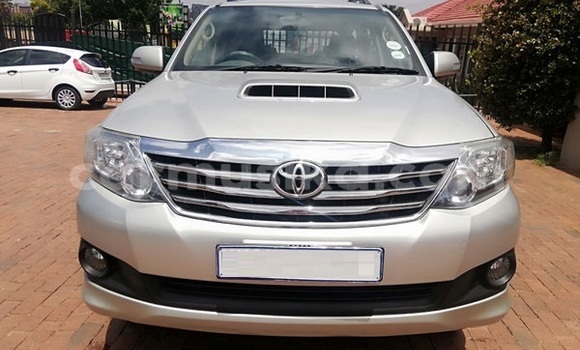 Nunua Ilio tumika Toyota Fortuner Fedha Gari ndani ya Beitbridge nchini Matabeleland Kusini Nunua Ilio tumika Toyota Fortuner Fedha Gari ndani ya Beitbridge nchini Matabeleland Kusini