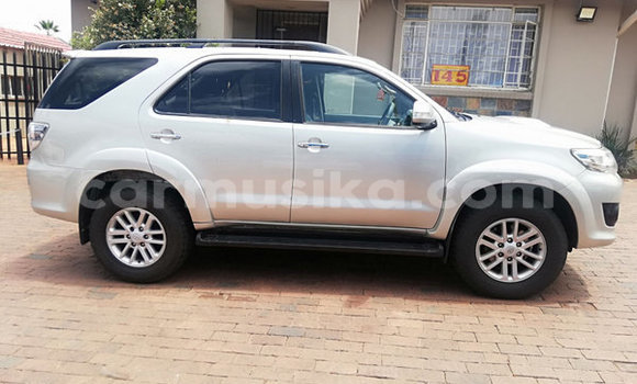 Nunua Ilio tumika Toyota Fortuner Fedha Gari ndani ya Beitbridge nchini Matabeleland Kusini Nunua Ilio tumika Toyota Fortuner Fedha Gari ndani ya Beitbridge nchini Matabeleland Kusini